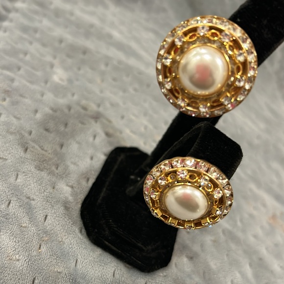 Stunning Vintage Pearl Center & Crystal Button Clip On Earrings-Boutique - Picture 5 of 9